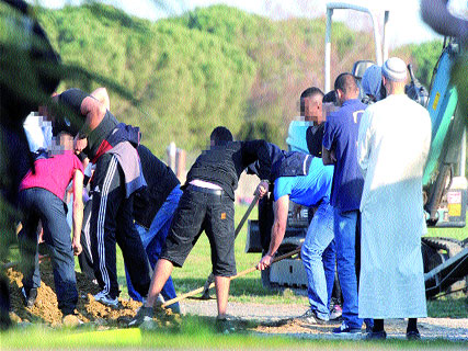 Les conditions de sa “neutralisation” font polémique en France Mohamed Merah enterré à Toulouse