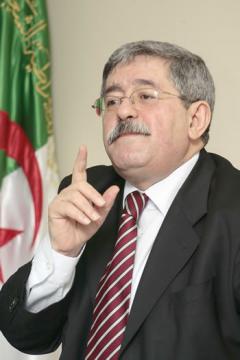 Ouyahia prévoit la participation de 100 partis aux législatives 2012