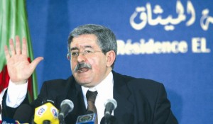 Ouyahia répond à Louisa Hanoune : «L’armée n’est pas un corps de trafiquants»