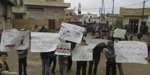 Une voiture piégée explose à Alep, l’armée syrienne attaque plusieurs provinces