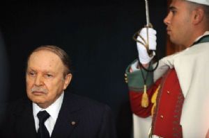 Algérie : La population suit avec détachement la campagne des législatives