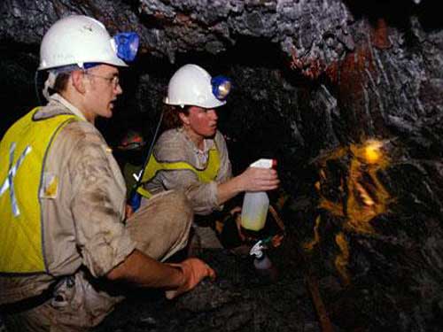 Alors que l&rsquo;état octroie 60 Milliards de dinars pour relancer la production,La mine d’or d’Amesmessa dans la tourmente