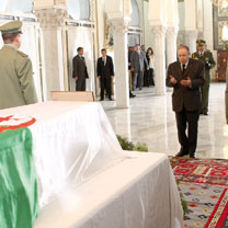 Au Palais du Peuple : L’ultime hommage