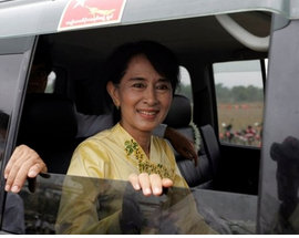 Birmanie, Ouverture du Parlement,L’absence remarquée de Aung Suu Kyi