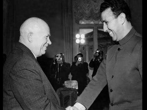 Décès d&rsquo;Ahmed Ben Bella: la presse nationale rend un vibrant hommage à un « monument de l&rsquo;histoire » de l&rsquo;Algérie