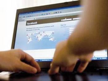 Des centaines de villageois sauvés grâce aux clics, Que vive la république de Facebook!