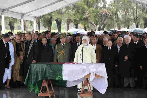 Enterré hier à El Alia ,Emouvantes funérailles du Président Ben Bella