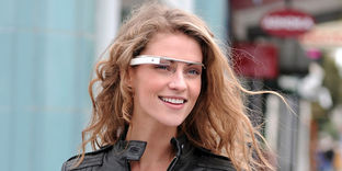 Google présente un prototype de lunettes connectées