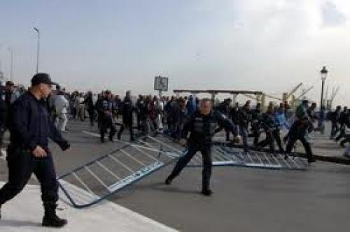 La police empêche les gardes communaux de manifester à Alger