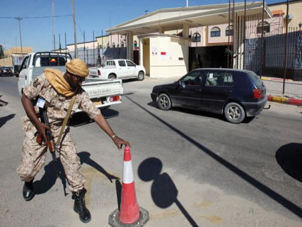 La violence menace l&rsquo;avenir de la Libye,Des ex-rebelles attaquent le siège du gouvernement
