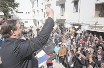 Le comité central du fln décidera samedi du sort de Belkhadem: Ce qui va se passer