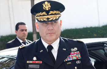Le général Carter F. Ham et le sous-secrétaire d’Etat adjoint chargé de l’Afrique, M. Johnnie Carson à Alger