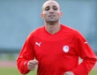 Le président de l’Olympiacos souhaite garder encore Djebbour