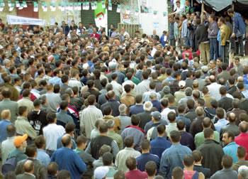 Meetings annulés et mésaventures des candidats,Les fausses notes d&rsquo;une campagne morose