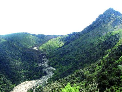 70 familles ont déja été évacuées d&rsquo;un village à Illeltene,Une coulée de boue menace des villages en Kabylie