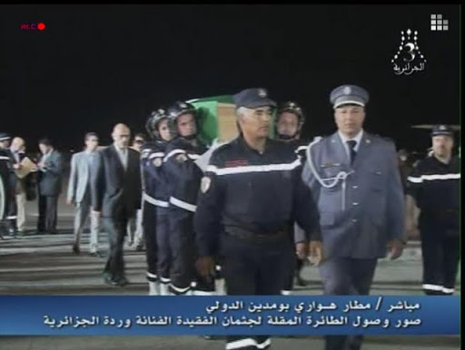 Arrivée à Alger de la dépouille mortelle de Warda El Djazaïria