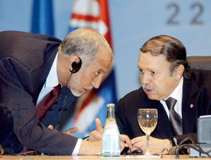 Bouteflika lâche définitivement Belkhadem