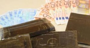 Des Algériens sans papiers jugés pour trafic de drogue en France