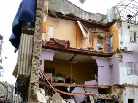 Effondrement d’un vieil immeuble à Skikda : 1 mort et 9 blessés (Protection civile)