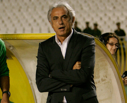 Halilhodzic a inspecté la pelouse du stade Tchaker
