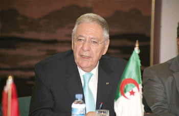 Le Dr Djamel Ould-Abbès : “Je refuse que l’on prenne les malades en otage”