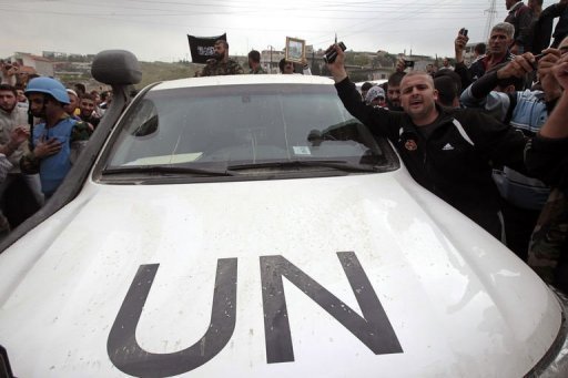 Syrie: gaz lacrymogènes sur des obsèques à Damas, 15 morts dans le pays