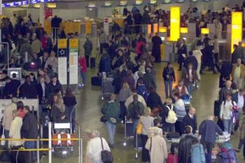 Après leur maltraitance dans les aéroports internationaux,Les Algériens humiliés chez eux