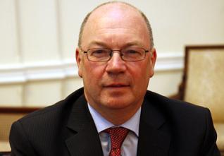 La Grande Bretagne pour un règlement par la négociation de la crise au Mali, affirme Alistair Burt à Alger