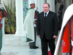 Le président Bouteflika félicite le Dr Mohamed Morsi suite à son élection à la présidence de l’Egypte