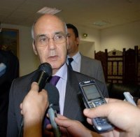 L&rsquo;Opep doit baisser sa production si le plafond de 30 millions de barils/jour est dépassé (Yousfi)