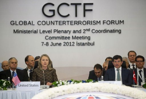 Sécurité: à Istanbul, Hillary Clinton juge Al Qaïda toujours menaçant et plus répandu