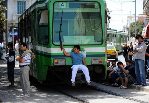 Tunisie: couvre-feu levé et fermeté inédite face aux extrémistes