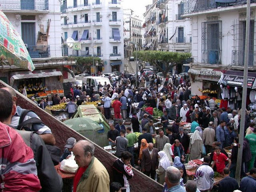 Alger vit dans la saleté, des rats en plein centre-ville