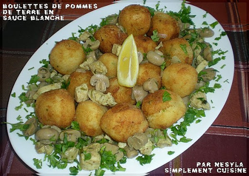 Boulettes de pommes de terre en sauce blanche