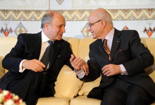 Fabius à Alger confiant d&rsquo;un nouvel élan dans les liens franco-algériens