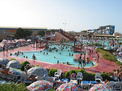 La frime à la playa,Alerte à Palm-Beach !