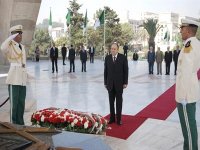Le président Bouteflika se recueille à la mémoire des martyrs de la Révolution