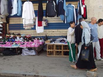 Les commerçants se rassemblent devant le siège du ministère du commerce,«Benbada nous pousse vers l&rsquo;informel»