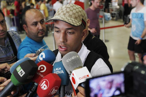 Son club estime sa valeur marchande à 10 millions €, Valence offre 300 000 €/an de plus à Feghouli