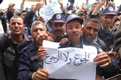 Violents affrontements entre policiers et patriotes