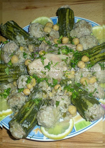 Dolma de courgettes en sauce blanche