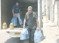 El-Fedjr rend le sourire aux familles démunies,Des couffins de ramadan pour les cancéreux