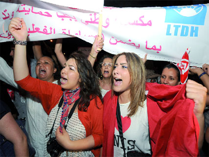 Elle ont réussi une imposante mobilisation, Les femmes tunisiennes font plier les islamistes