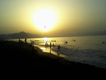 Les plages prises d’assaut par les noctambules en  quête de fraîcheur,«Ma Kheïma, c’est la plage!»