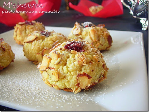 Mchewek / petits fours algeriens aux amandes