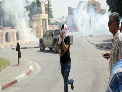 Reprise des manifestations en Tunisie, Manipulation de tous bords