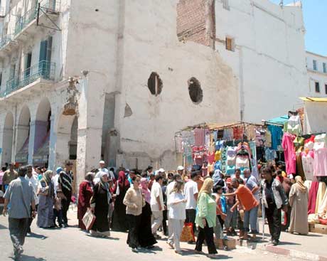 Algérie,  14 milliards ont été nécessaires pour déloger les marchands de l’informel