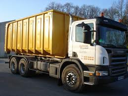 BATNA ,Des bennes à ordures pour le transport de livres