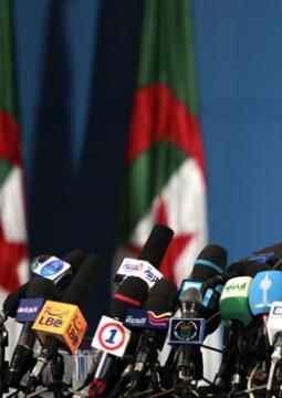 COMMUNICATION INSTITUTIONNELLE, Le long silence radio