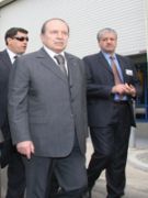 Le changement dans la continuité, Bouteflika nomme et dégomme ses premiers ministres